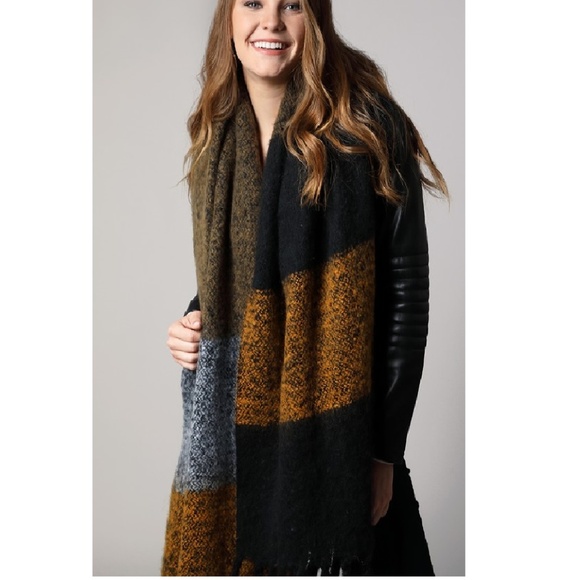 NWT Soft Chunky Wide Stripe Oversized Scarf - Picture 3 of 5